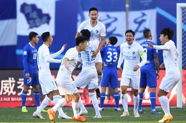 WTT总决赛女单1／8决赛，陈幸同4-2战胜队友石洵瑶，晋级8强