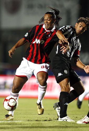 战意低迷？亚冠二级联赛4场同开，半场合计攻入2球