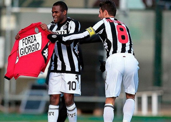 庆祝大儿子蒂亚戈13岁生日，梅西一家举办了巴萨主题生日派对