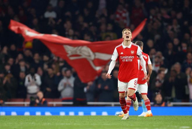 得分机器！里夫斯狂砍44+11大号两双，湖人力克猛龙